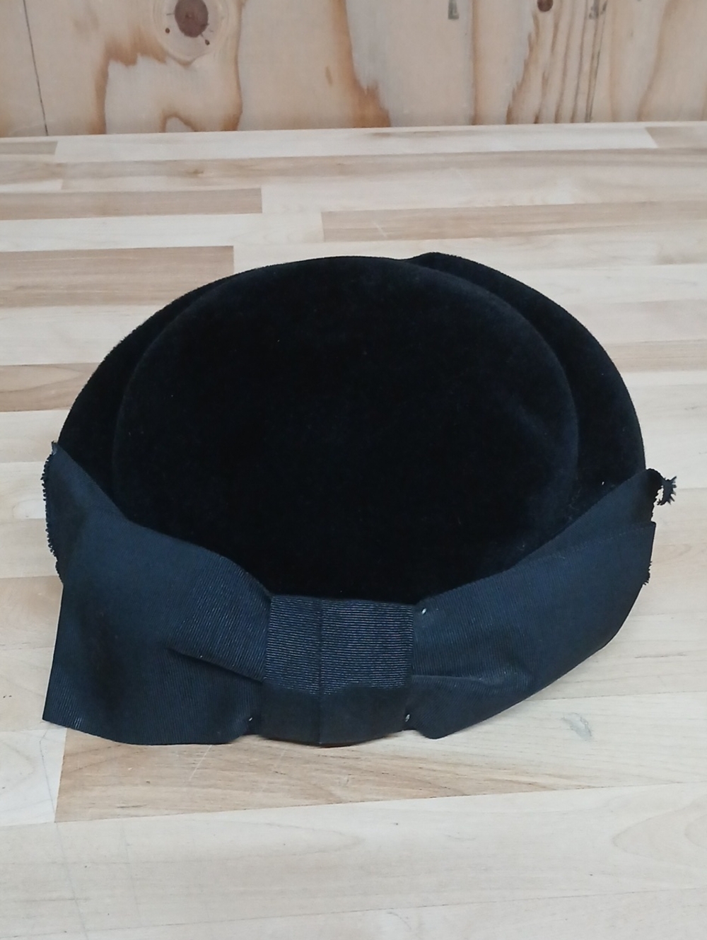 Vintage Union Made Ladies Black Hat with Bow - Picture 5 of 8